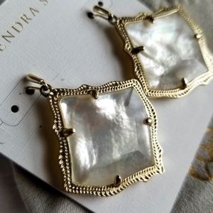 Kendra Scott Kirsten earrings in gold